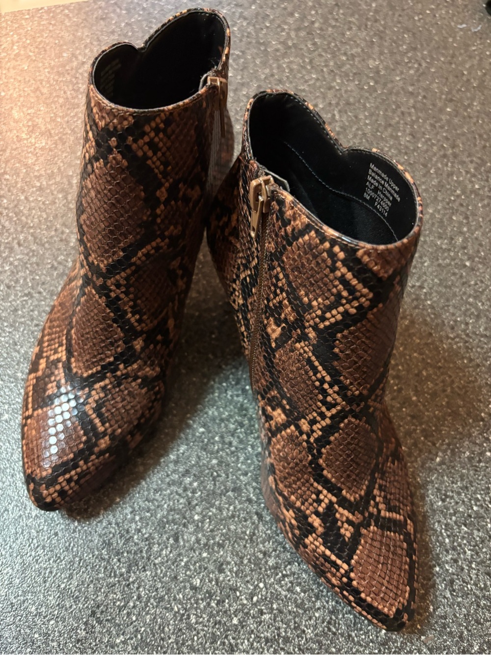 Alfani Harpper kitten heel snakeskin ankle Boots - Women's Stylish like new $99